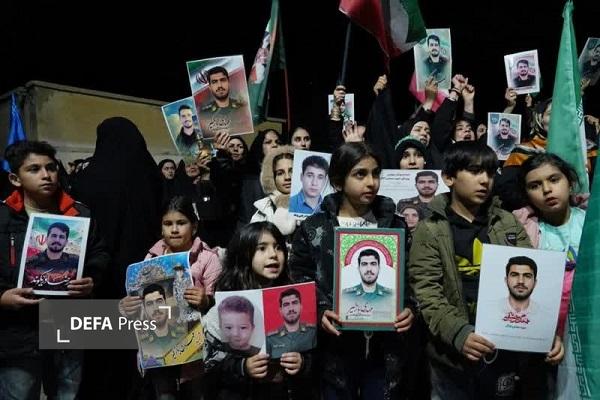 تجمع مردم خرم آباد در حمایت از رزمندگان اسلام+ عکس تجمع مردم خرم آباد در حمایت از رزمندگان اسلام+ عکس