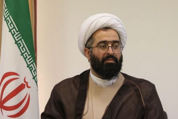 حضور مردم رمز بقای انقلاب