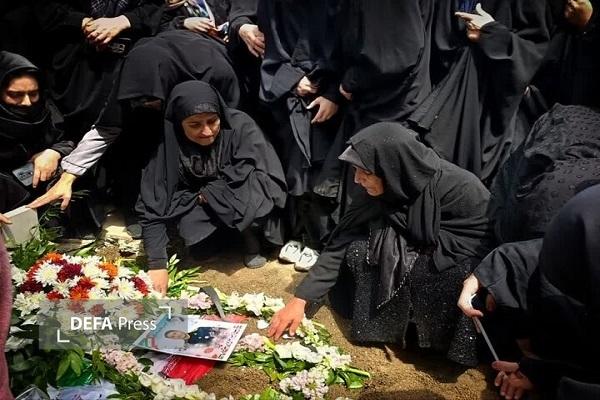 پیکر شهید «محمد امینی پور» در سلسله تشییع شد+ عکس پیکر شهید «محمد امینی پور» در سلسله تشییع شد+ عکس