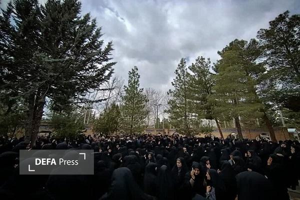 پیکر شهید «محمد امینی پور» در سلسله تشییع شد+ عکس پیکر شهید «محمد امینی پور» در سلسله تشییع شد+ عکس