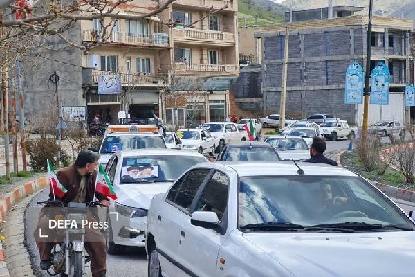 کارناوال خودرویی در سروآباد برای حمایت از ایران و رزمندگان اسلام برگزار شد