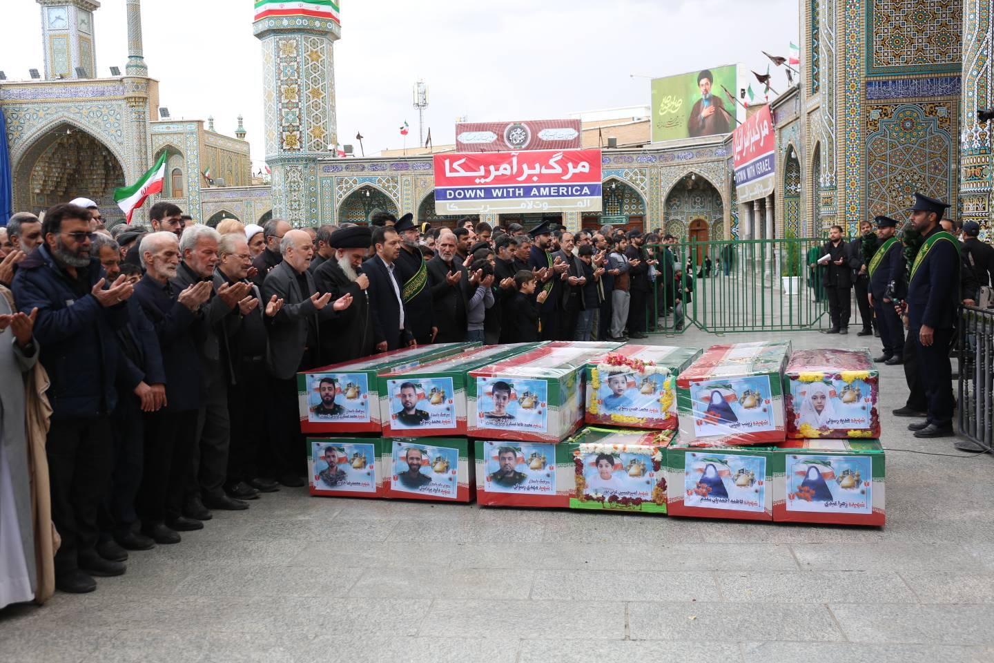 تشییع و خاکسپاری پیکر‌های مطهر شهدای حملات اخیر دشمن در قم