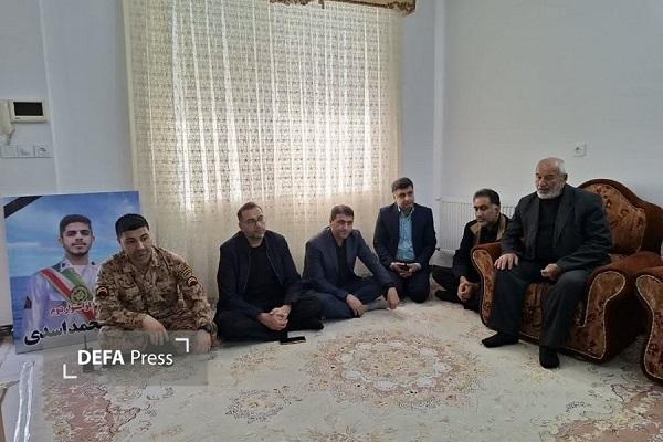 دیدار مسئولان میاندورود با خانواده شهدای جنگ رمضان در نوروز + تصاویر