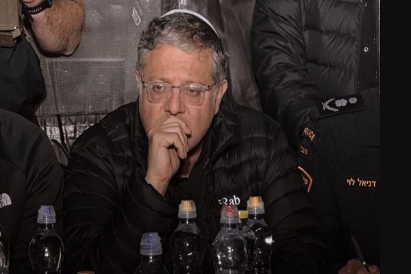 اعتراض ساکنان «عراد» به وزیر تندروی نتانیاهو پس از حمله موشکی ایران: از شهر ما برو اعتراض ساکنان «عراد» به وزیر تندروی نتانیاهو پس از حمله موشکی ایران: از شهر ما برو