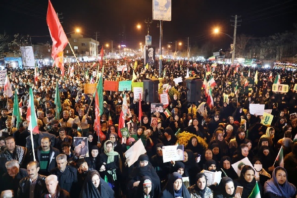 تصاویر/ حضور پرشور مردم ولایتمدار یاسوج در شب اربعین رهبر شهید انقلاب