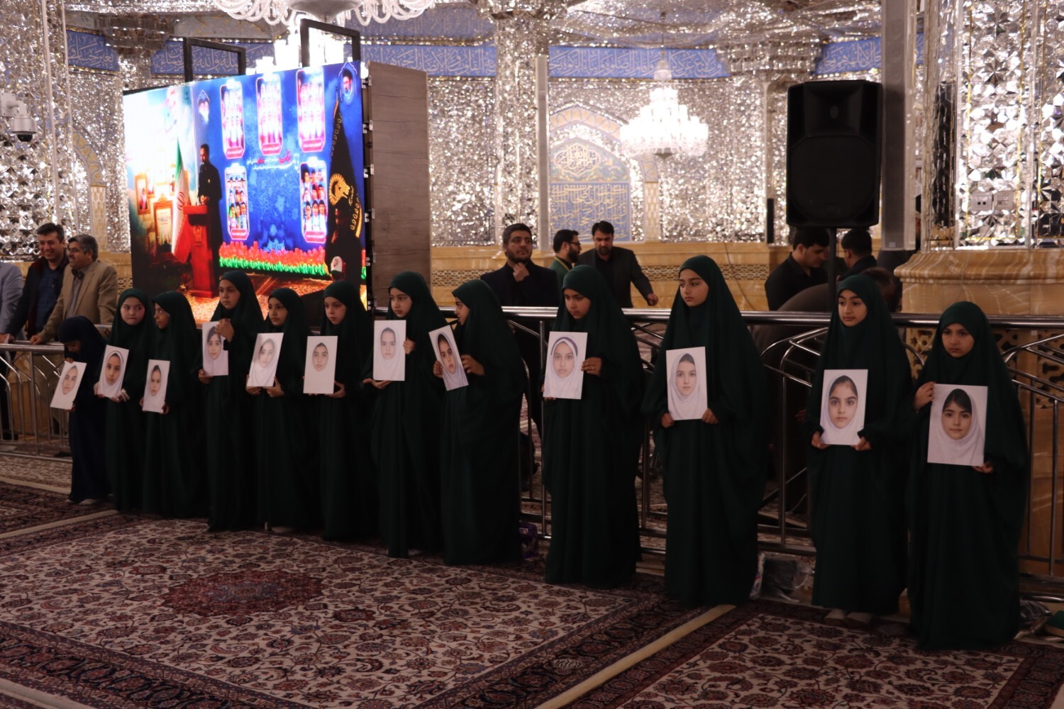 تصاویر/ مراسم گرامیداشت چهلمین روز شهادت دانش‌آموزان مدرسه «شجره طیبه» در حرم امام هشتم