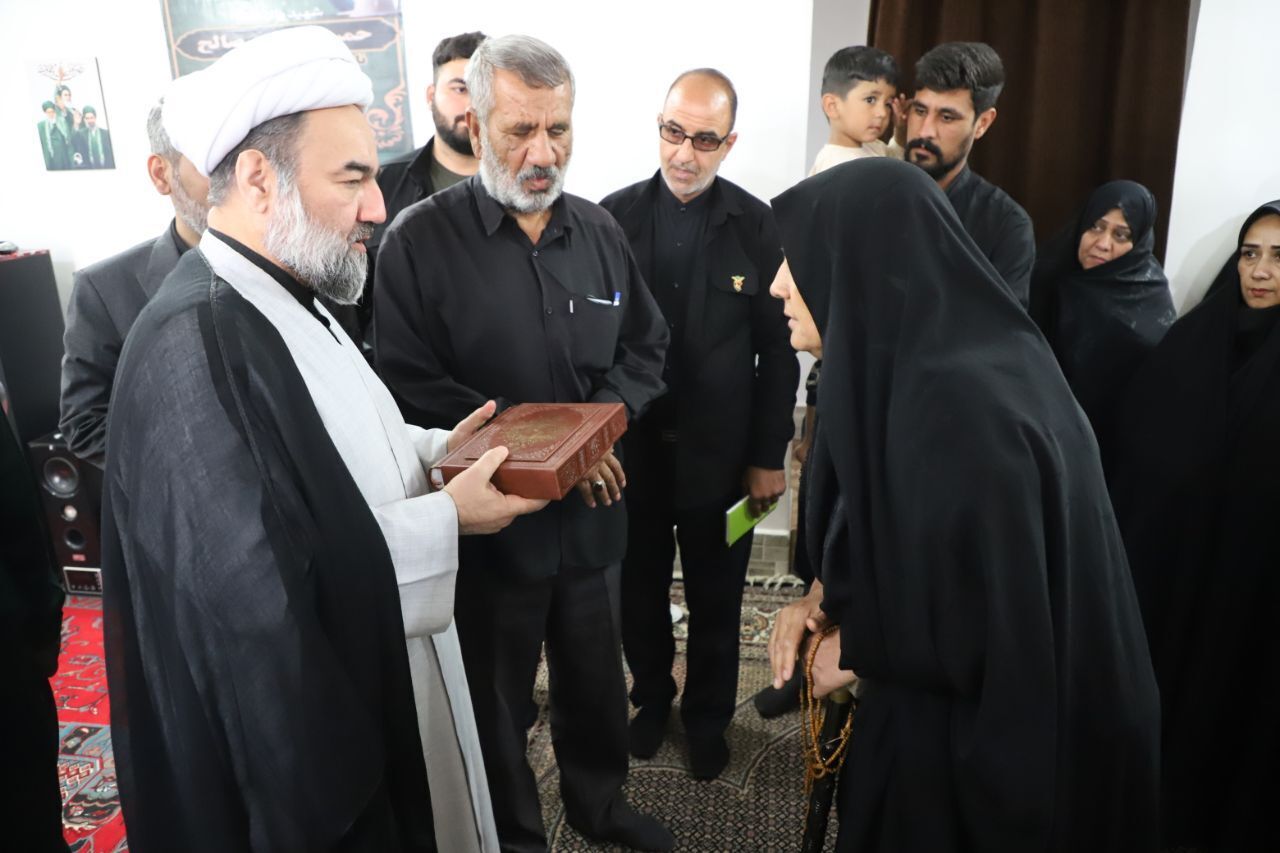 دیدار نماینده ولی‌فقیه در سیستان و بلوچستان با خانواده ۲ شهید در زابل