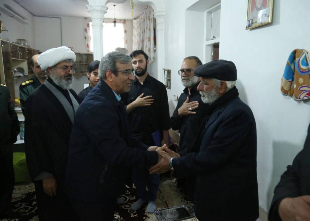 دیدار استاندار خراسان رضوی با خانواده شهید سرگرد «عبدالمجید مرادپور» در کاشمر+ تصاویر