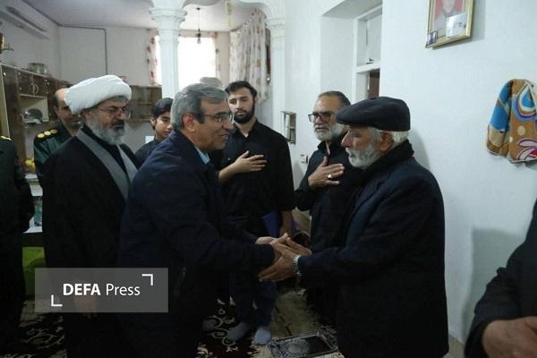 دیدار استاندار خراسان رضوی با خانواده شهید سرگرد «عبدالمجید مرادپور» در کاشمر+ تصاویر دیدار استاندار خراسان رضوی با خانواده شهید سرگرد «عبدالمجید مرادپور» در کاشمر+ تصاویر