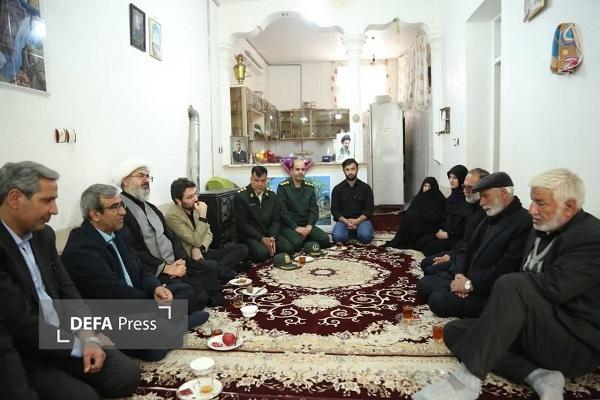 دیدار استاندار خراسان رضوی با خانواده شهید سرگرد «عبدالمجید مرادپور» در کاشمر+ تصاویر دیدار استاندار خراسان رضوی با خانواده شهید سرگرد «عبدالمجید مرادپور» در کاشمر+ تصاویر