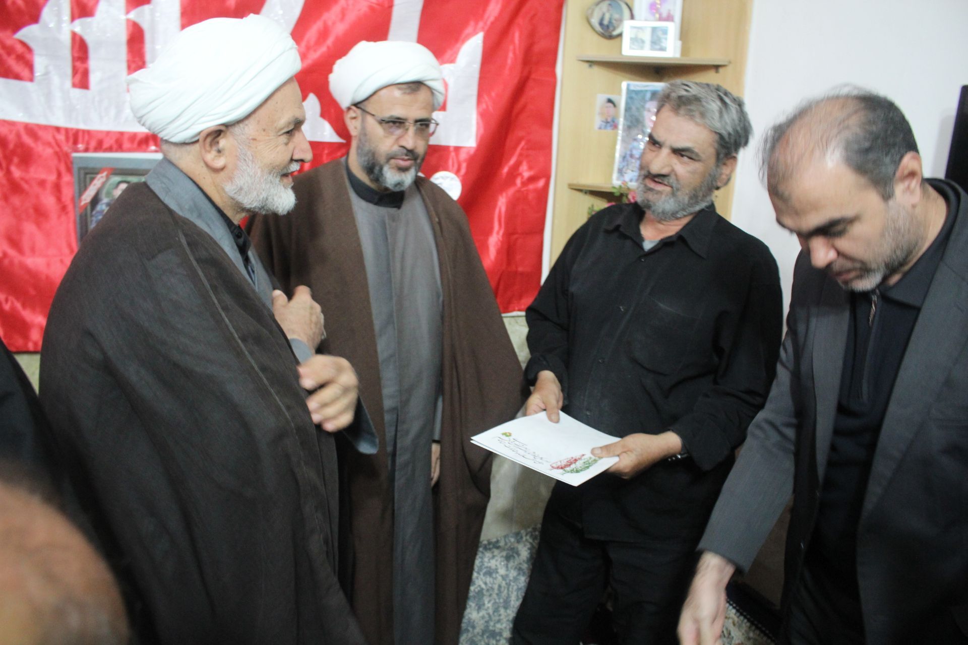 تصاویر/ دیدار مدیرکل حفظ آثار دفاع مقدس قم با خانواده‌های شهدای جنگ رمضان