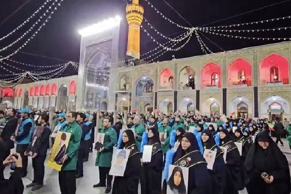 قرائت جمعی دعای توسل به نیابت از رهبر شهید انقلاب و شهدای جنگ رمضان در حرم مطهر رضوی