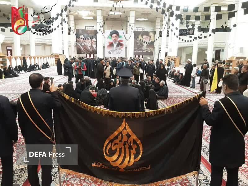 وداع خانواده‌های شهدا با شهید خادمی در حرم شاهچراغ (ع) + تصاویر