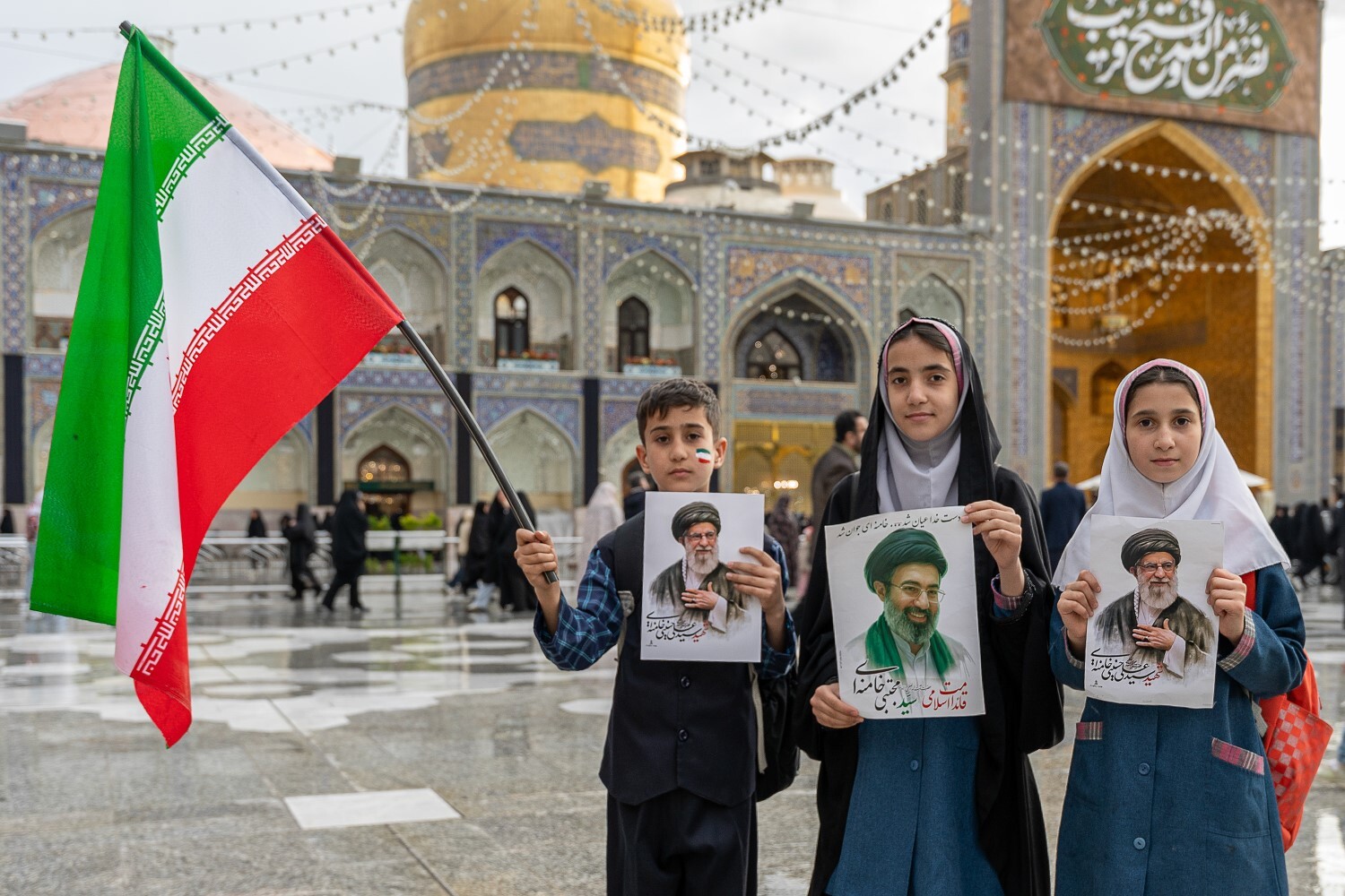 تصاویر/ عرض ارادت به امام مهربانی‌ها به یاد دانش‌آموزان شهید مدرسه «شجره طیبه»