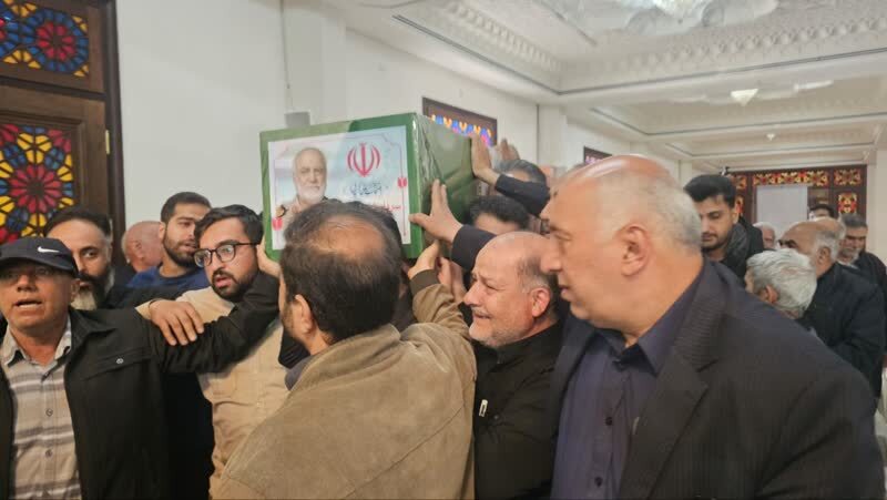 فیلم/ وداع و طواف پیکر سردار شهید خادمی در کنار ضریح شاهچراغ