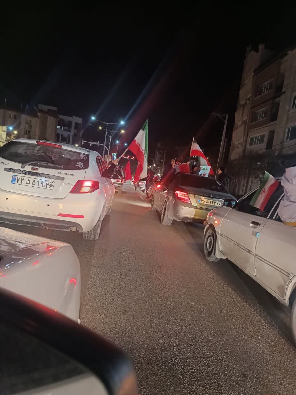 فیلم/ رژه خودرویی کشاورزان خراسان شمالی در حمایت از رزمندگان‌ اسلام