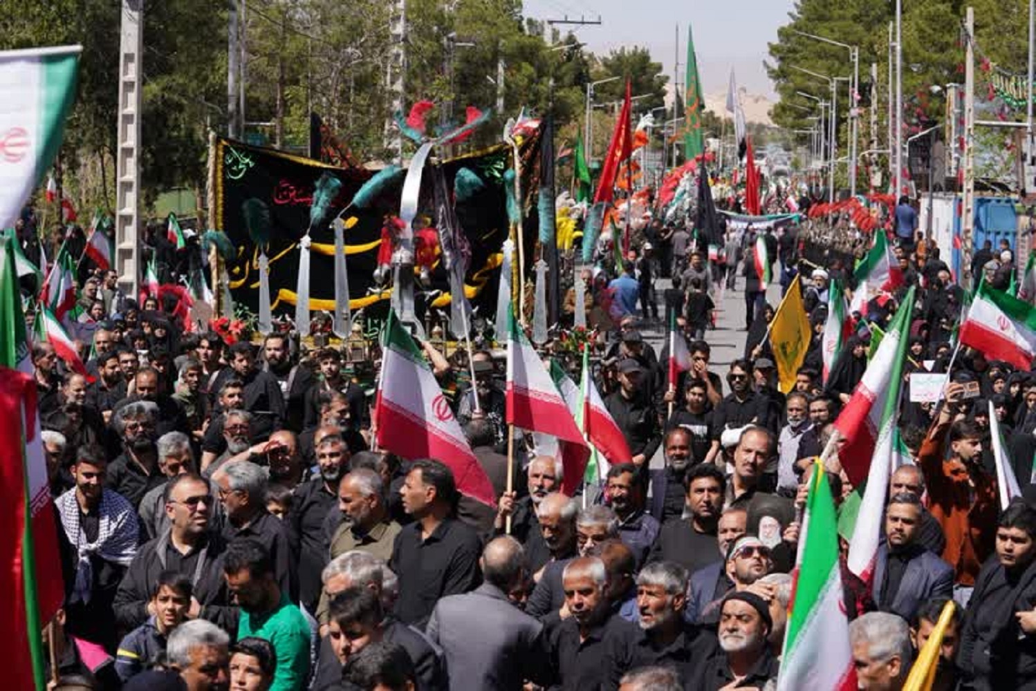 تصاویر/مراسم چهلمین روز شهادت «قائد امت»/ کرمان میزبان دل‌های داغدار