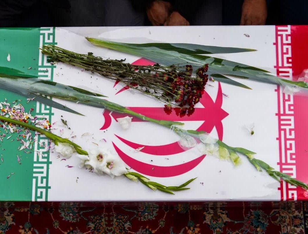 تشییع پیکر مطهر شهید ۱۳ ساله جنگ رمضان در خرمشهر