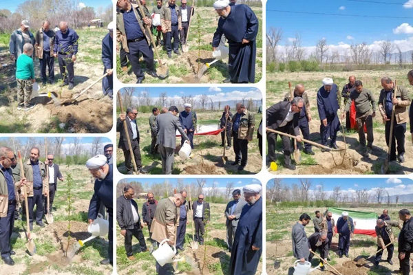 کاشت نهال به یاد رهبر شهید در نهالستان بزرگ کرج