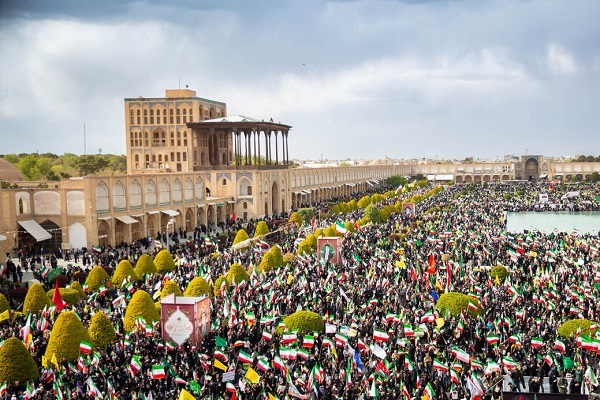 اصفهان در سوگ قائد شهید امت به پا خواست!