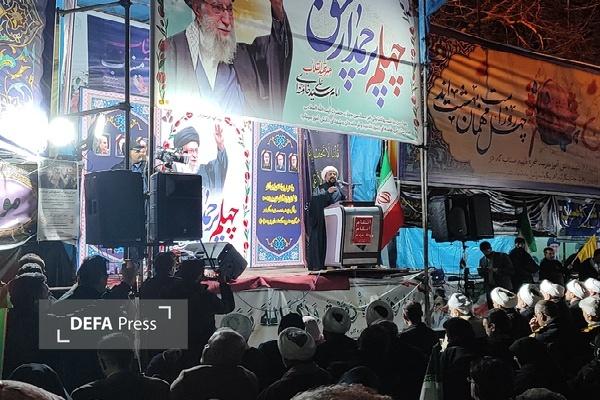 در حماسه شب چهلم باز هم مردم سنندج پای کار انقلاب ایستادند در حماسه شب چهلم باز هم مردم سنندج پای کار انقلاب ایستادند