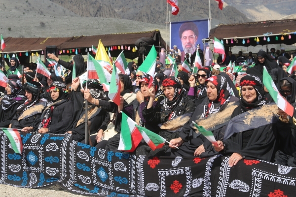 فیلم/ من دست بوس رزمندگانی هستم که پای لانچر‌ها هستند