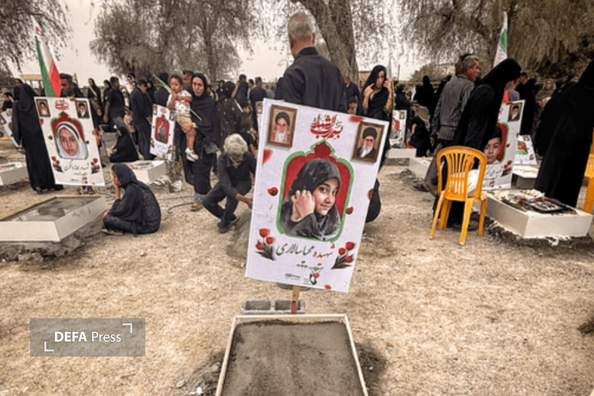 اهدای سنگ قبر شهدای مدرسه میناب از سوی یک شرکت تولید کاشی در یزد اهدای سنگ قبر شهدای مدرسه میناب از سوی یک شرکت تولید کاشی در یزد