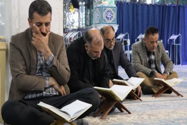 تصاویر/ محفل انس باقرآن کریم و مراسم عزاداری چهلمین روز شهادت رهبر شهید در آستان مقدس امامزاده سیدعباس (ع)