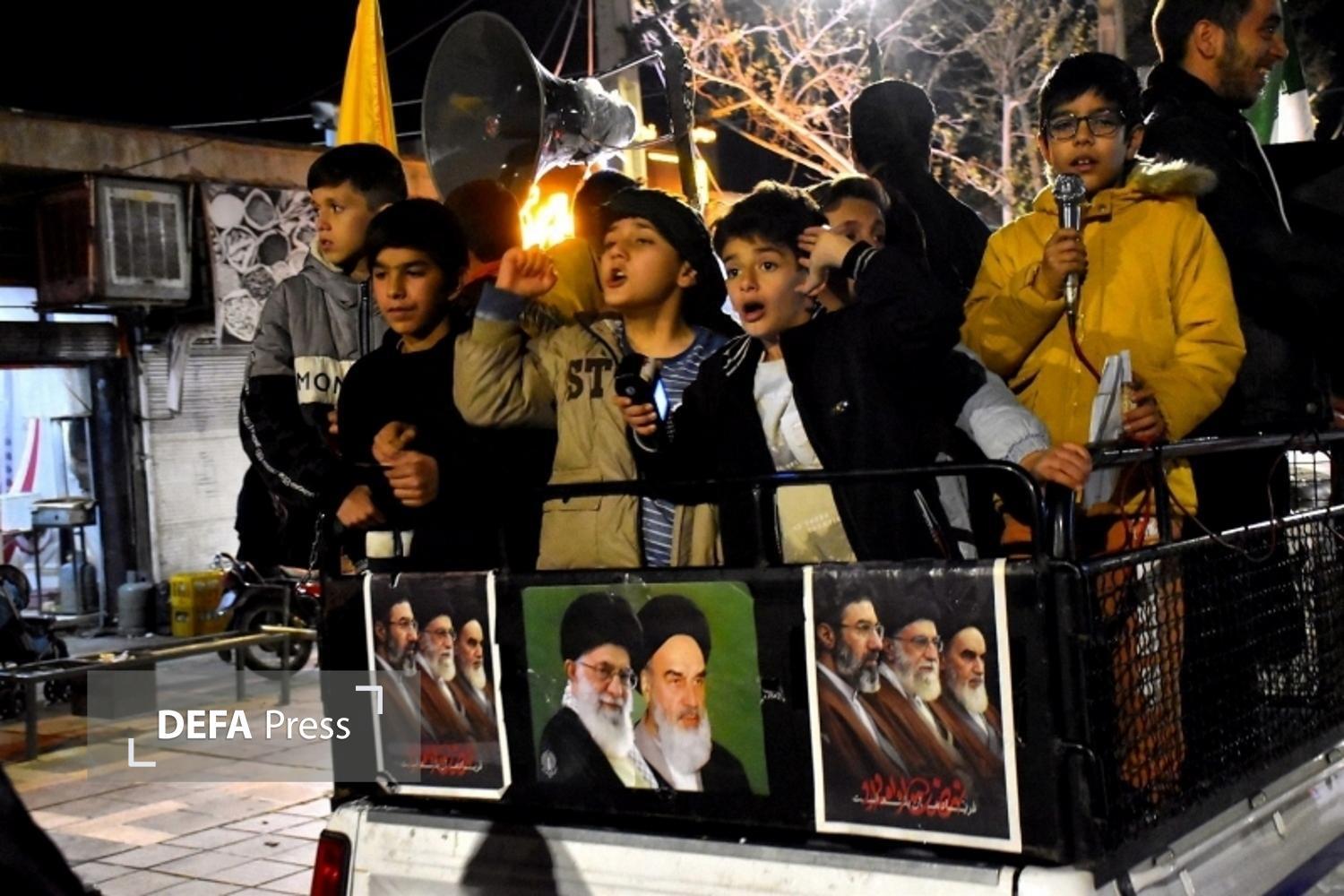 همبستگی ملی در تجمعات شبانه مردم ایران برای دفاع از کشور+ تصاویر و فیلم همبستگی ملی در تجمعات شبانه مردم ایران برای دفاع از کشور+ تصاویر و فیلم