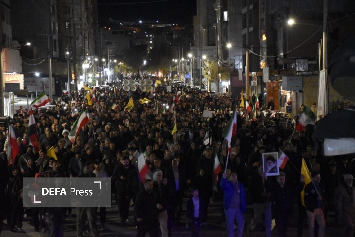 همبستگی ملی در تجمعات شبانه مردم ایران برای دفاع از کشور+ تصاویر و فیلم همبستگی ملی در تجمعات شبانه مردم ایران برای دفاع از کشور+ تصاویر و فیلم