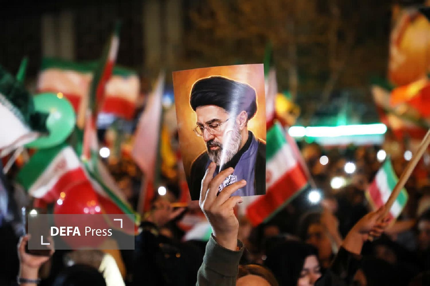 همبستگی ملی در تجمعات شبانه مردم ایران برای دفاع از کشور+ تصاویر و فیلم همبستگی ملی در تجمعات شبانه مردم ایران برای دفاع از کشور+ تصاویر و فیلم