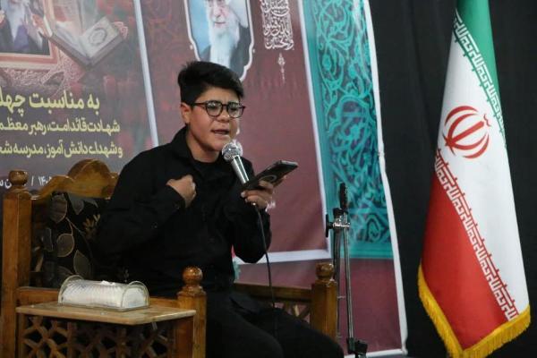 تصاویر/ برگزاری محفل قرآنی دانش‌آموزان سمنانی در چهلم شهادت رهبر شهید و شهدای «میناب»