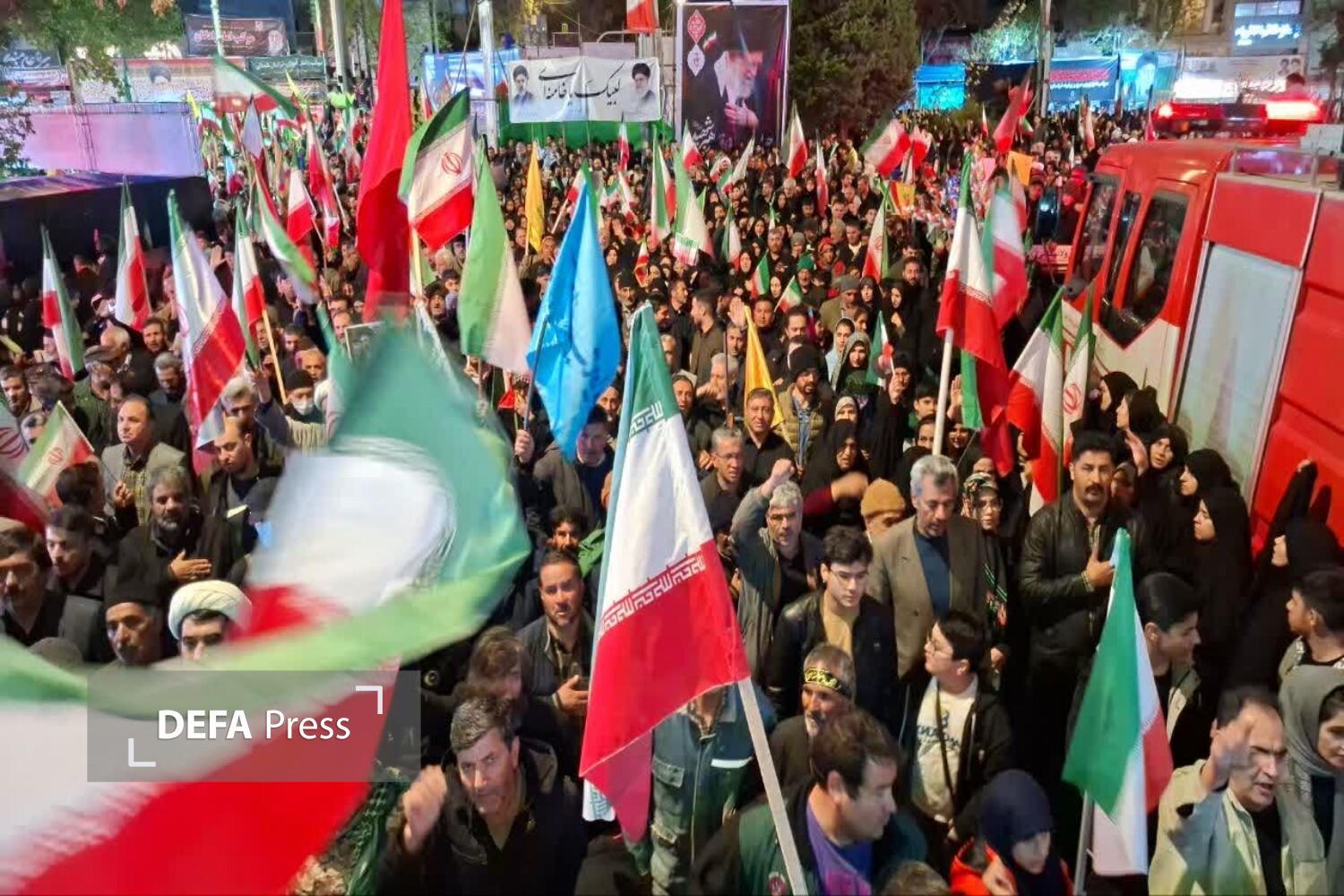 همبستگی ملی در تجمعات شبانه مردم ایران برای دفاع از کشور+ تصاویر و فیلم همبستگی ملی در تجمعات شبانه مردم ایران برای دفاع از کشور+ تصاویر و فیلم