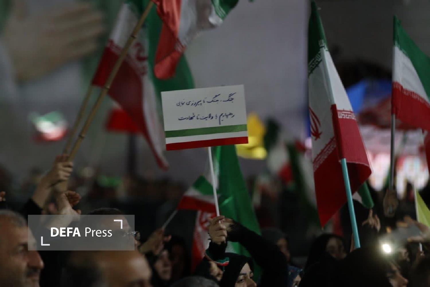 همبستگی ملی در تجمعات شبانه مردم ایران برای دفاع از کشور+ تصاویر و فیلم