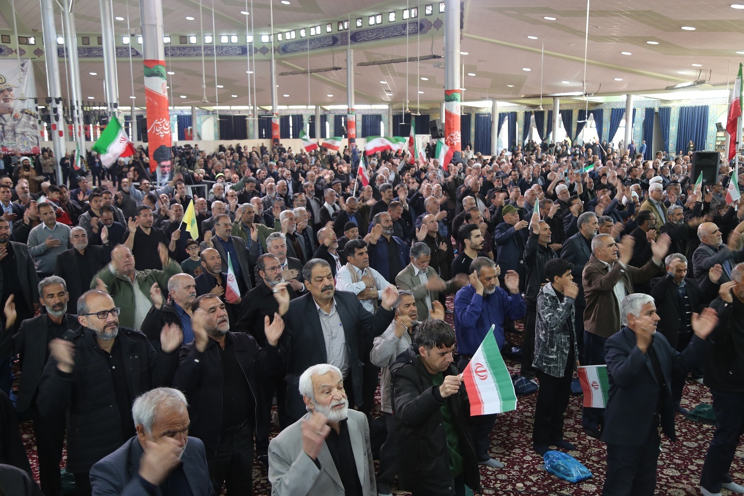 تصاویر/ مراسم حضور و بیعت جمعی از مردم اراک در سوگ اربعین سیدالشهداء ایران اسلامی