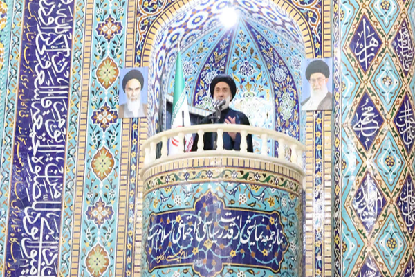 امام جمعه شهرکرد: آمریکا در برابر عظمت ایران زانو زد