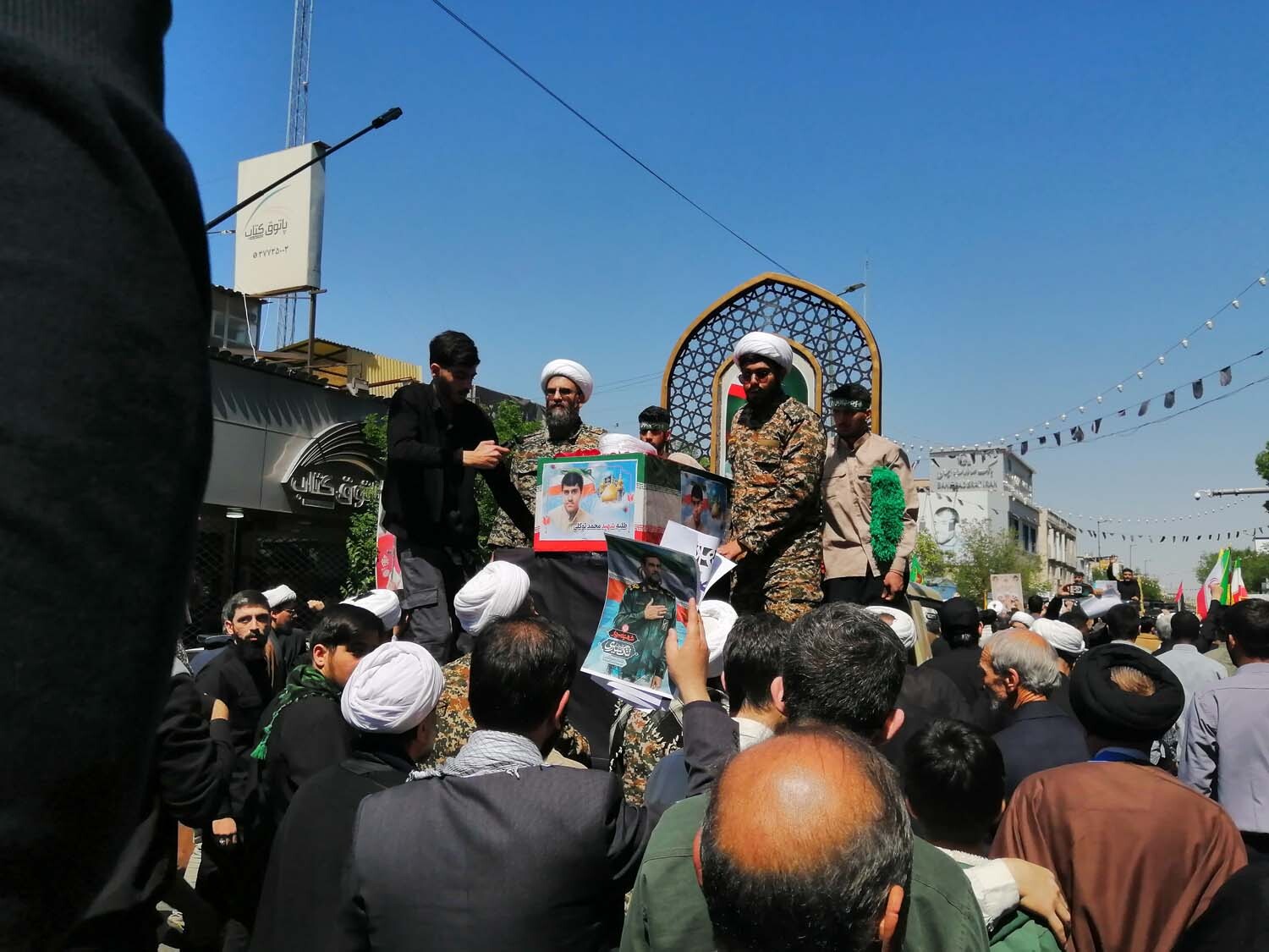 تصاویر/ تشییع پیکر طلبه بسیجی شهید «محمد توکلی» در قم