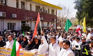 تجمع کارکنان شبکه بهداشت دورود در محکومیت حملات دشمن به مراکز درمانی
