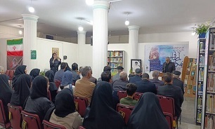 محفل شعرخوانی «نیمکت‌های آسمانی» در خرم‌آباد برگزار شد