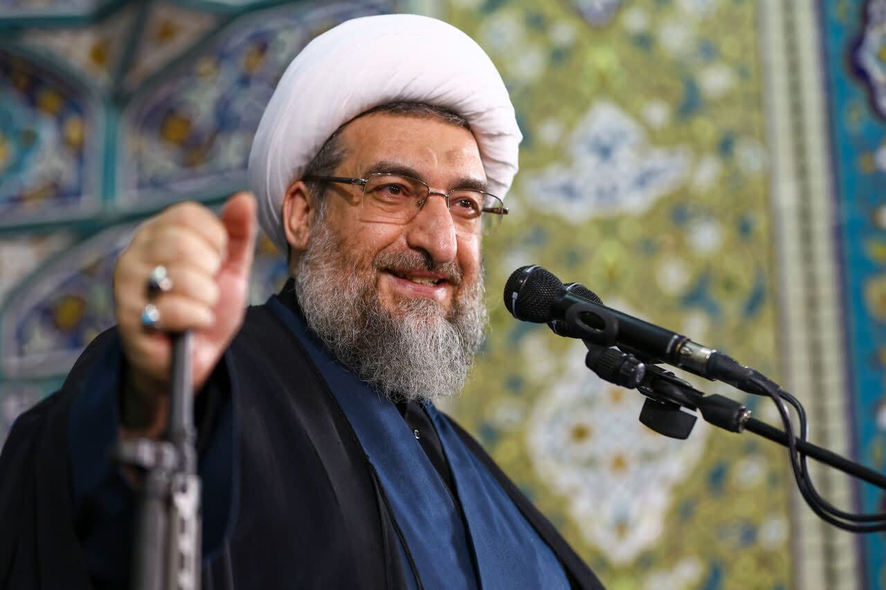 لزوم پرهیز از شعارهای ساختارشکنانه و تفرقه‌افکن