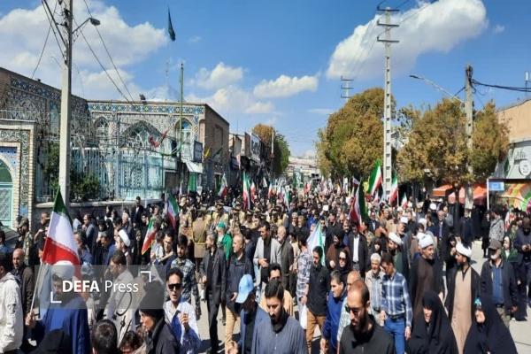 قزوین امروز یکصدا و پرچمزنان، سروان شهید دانشور، را بدرقه کرد قزوین امروز یکصدا و پرچمزنان، سروان شهید دانشور، را بدرقه کرد