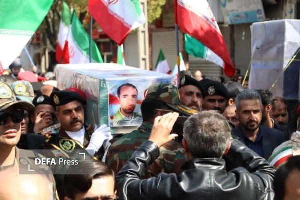 قزوین امروز یکصدا و پرچمزنان، سروان شهید دانشور، را بدرقه کرد قزوین امروز یکصدا و پرچمزنان، سروان شهید دانشور، را بدرقه کرد