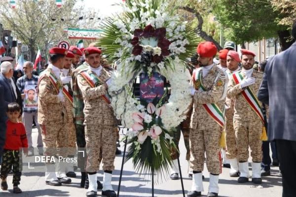 قزوین امروز یکصدا و پرچمزنان، سروان شهید دانشور، را بدرقه کرد قزوین امروز یکصدا و پرچمزنان، سروان شهید دانشور، را بدرقه کرد
