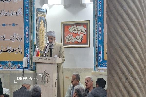 امام جمعه سنندج: حضور ملت در میدان دشمنان را به عقب‌نشینی وادار کرد