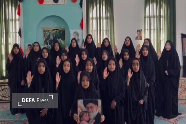 اجرای سرود «رهبر شهید» دختران قروه کردستان در اربعین عروج امام امت +فیلم اجرای سرود «رهبر شهید» دختران قروه کردستان در اربعین عروج امام امت +فیلم