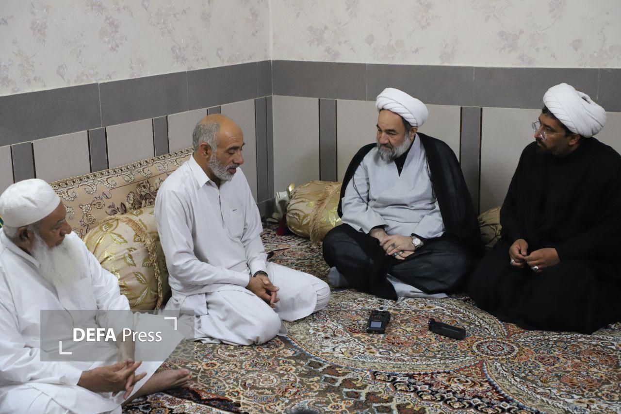 دیدار نماینده ولی‌فقیه در سیستان و بلوچستان با خانواده‌های ۲ شهید جنگ تحمیلی