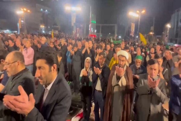 فیلم / اقامه نماز استغاثه در میدان وحدت گرگان