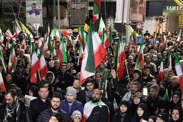 سوگوار اما استوار، امیدوار