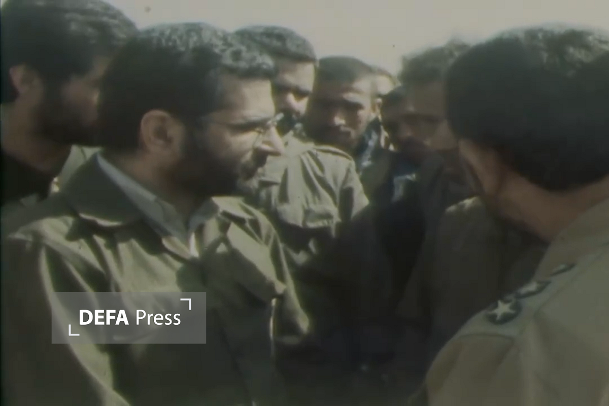 فیلم / شهید سید کمال خرازی با لباس سپاه در دوران دفاع مقدس فیلم / شهید سید کمال خرازی با لباس سپاه در دوران دفاع مقدس