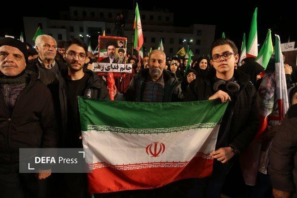 همبستگی ملی در تجمعات شبانه مردم ایران برای دفاع از کشور+ تصاویر و فیلم